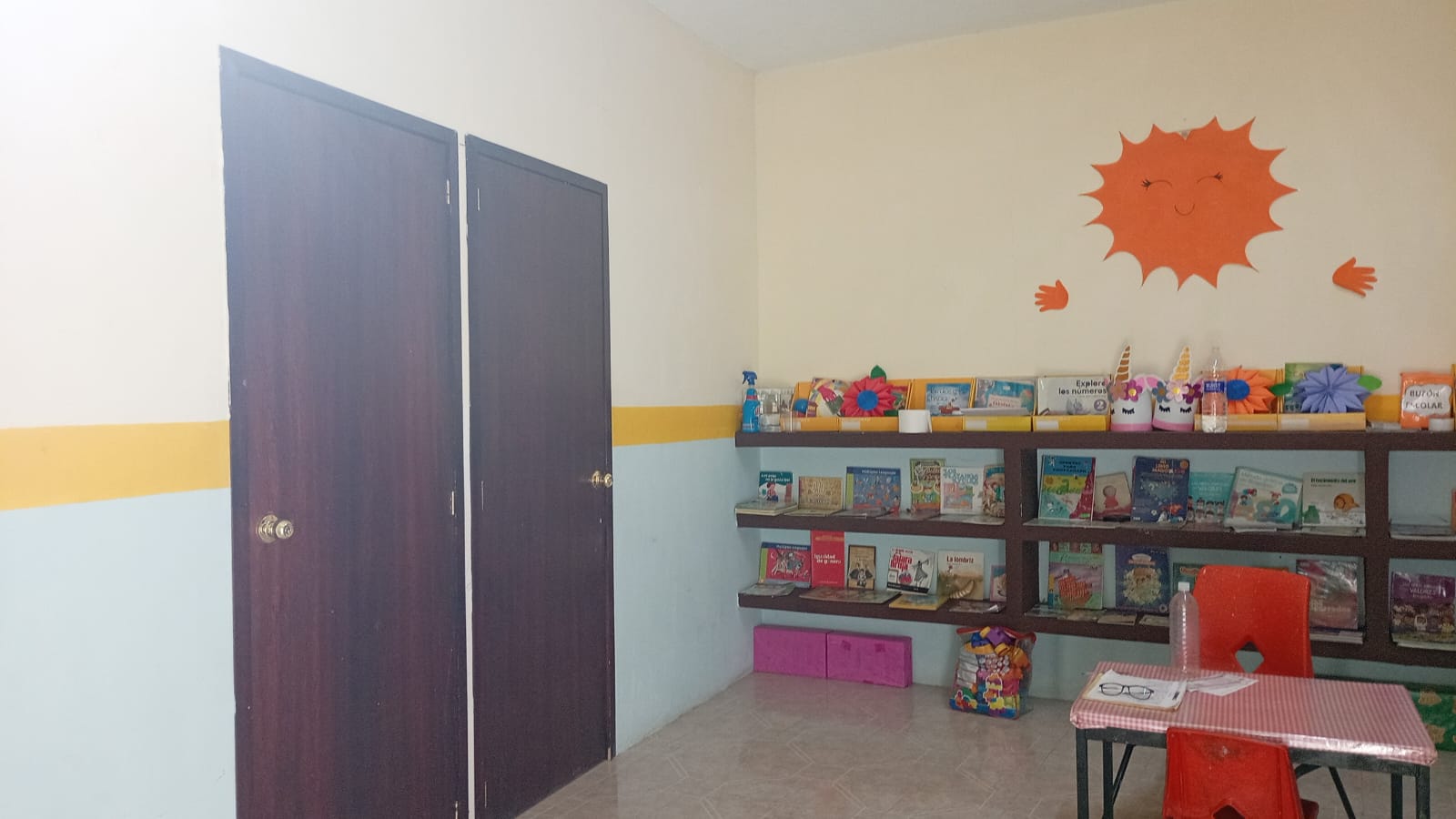 Dirección y biblioteca del Colegio Paideia